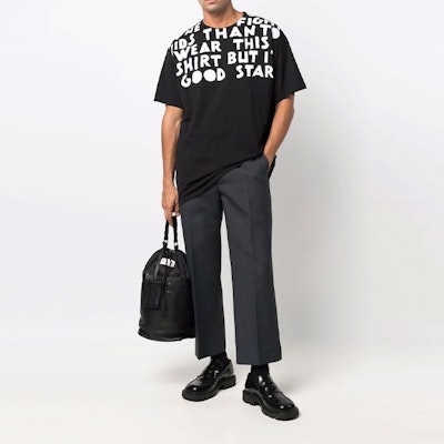 Maison Margiela FW21 Kaos Crewneck Hitam dengan Slogan Cetak S50GC0663S22816900 Lookbook Maison Margiela FW21 Kaos Crewneck Hitam dengan Slogan Cetak S50GC0663S22816900