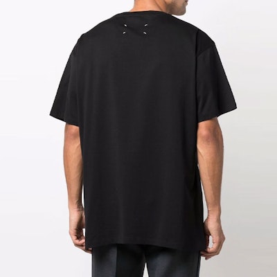 Maison Margiela FW21 Kaos Crewneck Hitam dengan Slogan Cetak S50GC0663S22816900 Purchase Maison Margiela FW21 Kaos Crewneck Hitam dengan Slogan Cetak S50GC0663S22816900