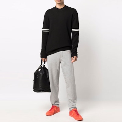 Maison Margiela FW21 Sweater Wool Hitam Garis Leher Bulat Pullover. S50HA1023S17836900F Lookbook Maison Margiela FW21 Sweater Wool Hitam Garis Leher Bulat Pullover. S50HA1023S17836900F