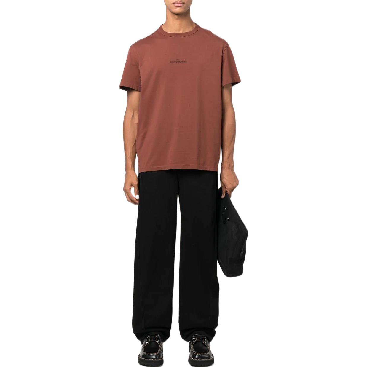 Lookbook Maison Margiela FW22 Kaos Merah Bordir Logo Crew Neck S50GC0681S22816209