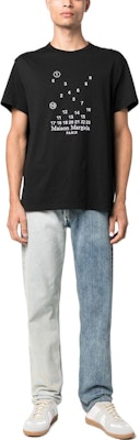 Kaos Lengan Pendek Logo Bordir Maison Margiela FW22 Hitam Pria. S50GC0684S22816-900 Lookbook Kaos Lengan Pendek Logo Bordir Maison Margiela FW22 Hitam Pria. S50GC0684S22816-900