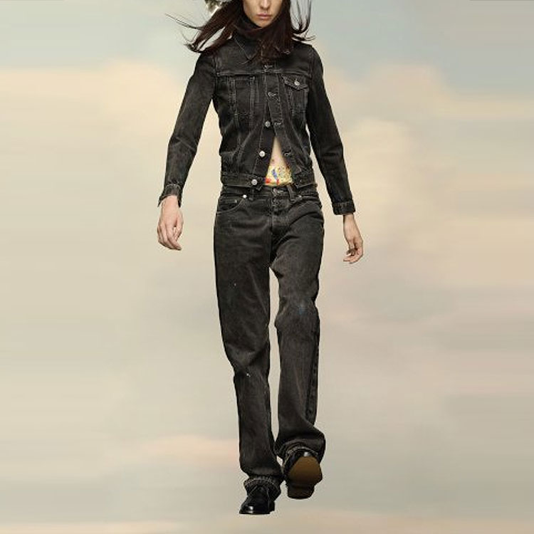 Lookbook Maison Margiela FW22 Jeans Negros de Denim Alto con Salpicaduras de Pintura Hombre. S50LA0207S30842-961