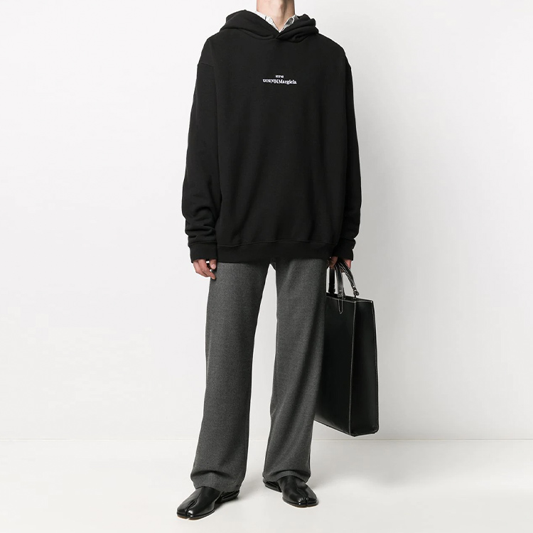 Lookbook Sudadera Unisex Negra Maison Margiela Logo Letras Invertidas. S50GU0149S25451-BLK