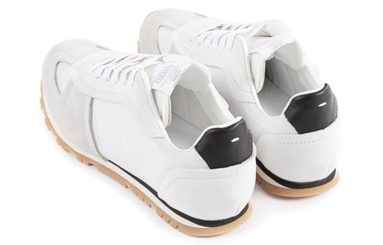 Shop メゾンマルジェラ レザーロートップスニーカー 'ホワイト' S57WS0373P3976H8564 S57WS0373P3976H8564