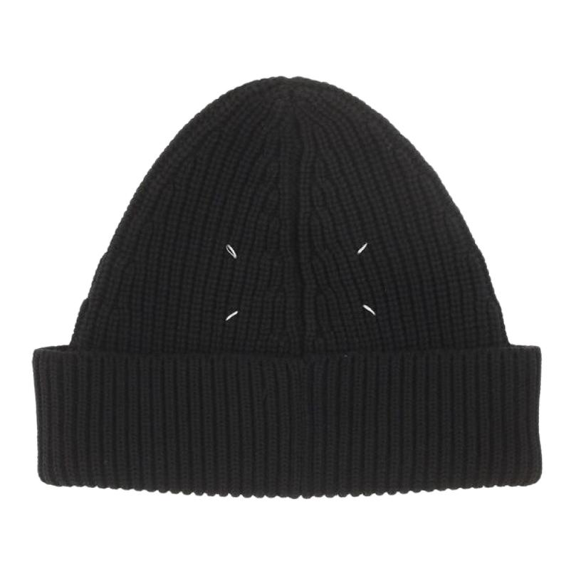 Maison Margiela Solid Minimalist Wool Blend Knitted Beanie Hat. S50TC0051S17791900F