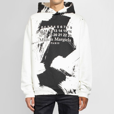 Maison Margiela Hoodie Putih Klasik Unisex Splatter Paint S50GU0151S25451101 Lookbook Maison Margiela Hoodie Putih Klasik Unisex Splatter Paint S50GU0151S25451101