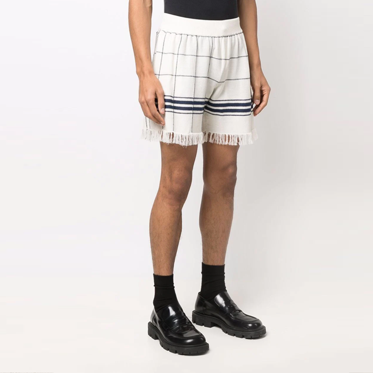 Shop Maison Margiela SS22 Celana Pendek Putih Kotak-Kotak dengan Pinggiran. S50MU0058S18024002F