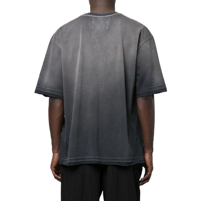 Shop メゾンマルジェラ SS22 ダメージロゴプリント コットン クルーネックTシャツ グレー S50GC0670S24341855