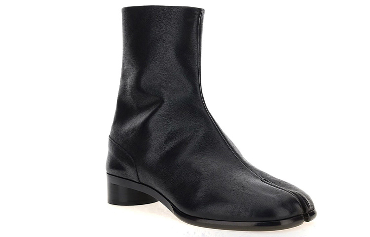 Lookbook Maison Margiela Tabi 'Botas de Cuero Negro hasta el Tobillo' S57WU0221P3962H8556