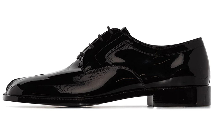 Maison Margiela Tabi 'Black Leather Lace-Up'