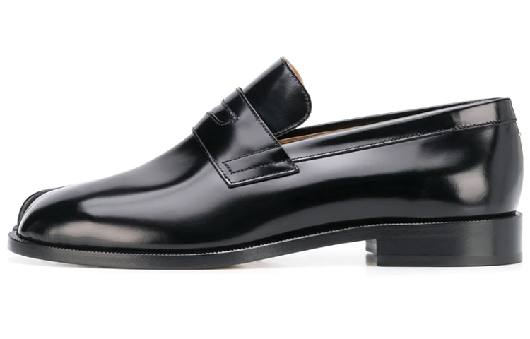 Maison Margiela Tabi 'Black Loafer'
