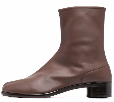 Maison Margiela Tabi 'Boots Kulit Coklat Avant-Garde Jari Terbelah' S57WU0153PR516T2167 Buy Maison Margiela Tabi 'Boots Kulit Coklat Avant-Garde Jari Terbelah' S57WU0153PR516T2167