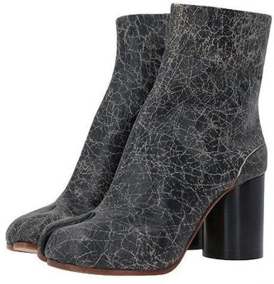 Maison Margiela Tabi Enkellaars ''Vintage Cracked - Zwart Beige'' S58WU0260-P5342-H9458 Lookbook Maison Margiela Tabi Enkellaars ''Vintage Cracked - Zwart Beige'' S58WU0260-P5342-H9458