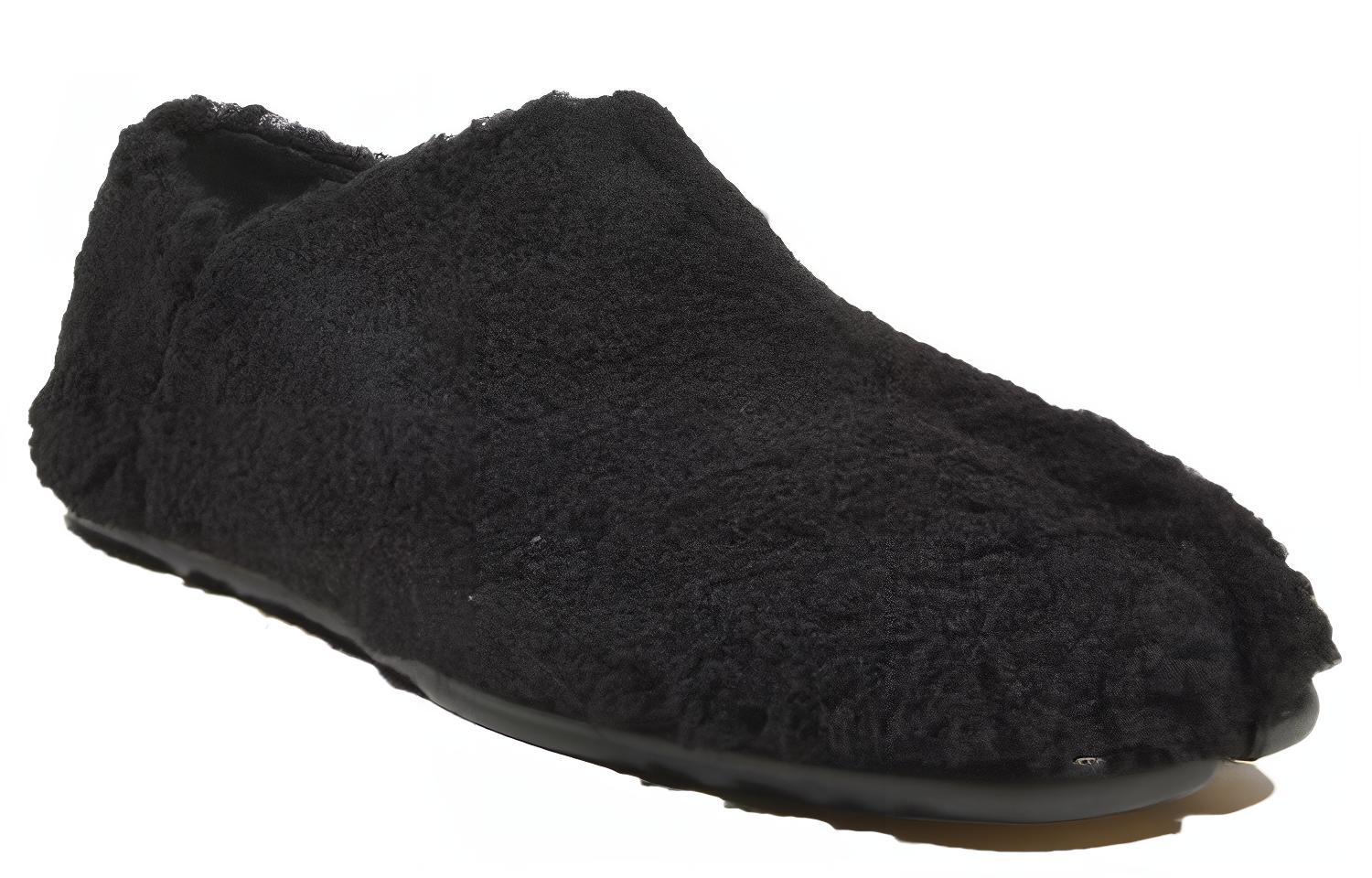 Lookbook Maison Margiela Tabi Faux Shearling Babouche 'Hitam' S57WR0120-P4355-T8013