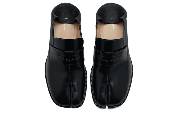 Lookbook Maison Margiela Tabi 'Kasut Hitam Loafer' S57WR0117P3827H8396