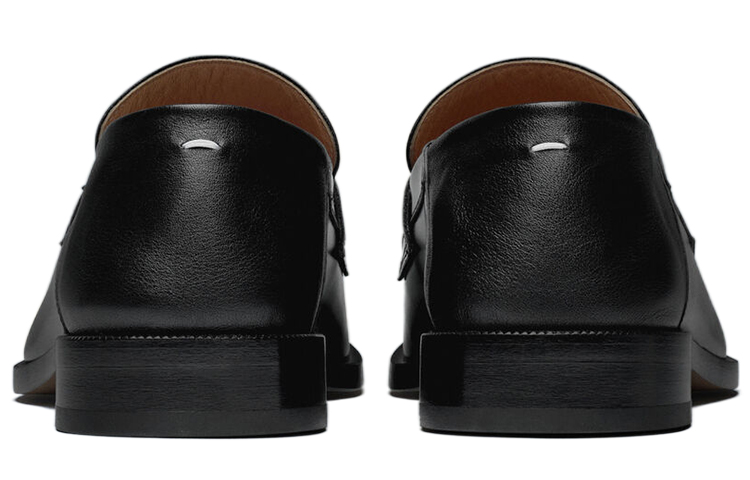 Shop Maison Margiela Tabi 'Kasut Hitam Loafer' S57WR0117P3827H8396