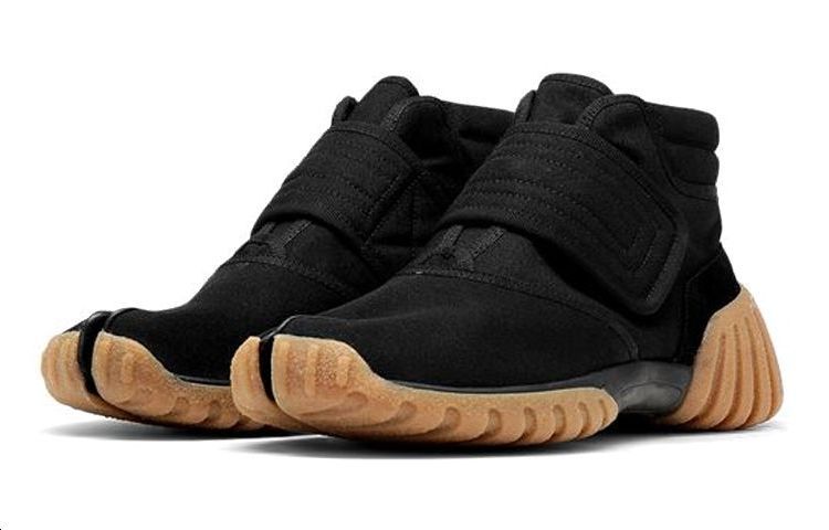 Shop 馬吉拉分趾绒面革耐磨防滑中幫運動鞋 黑色