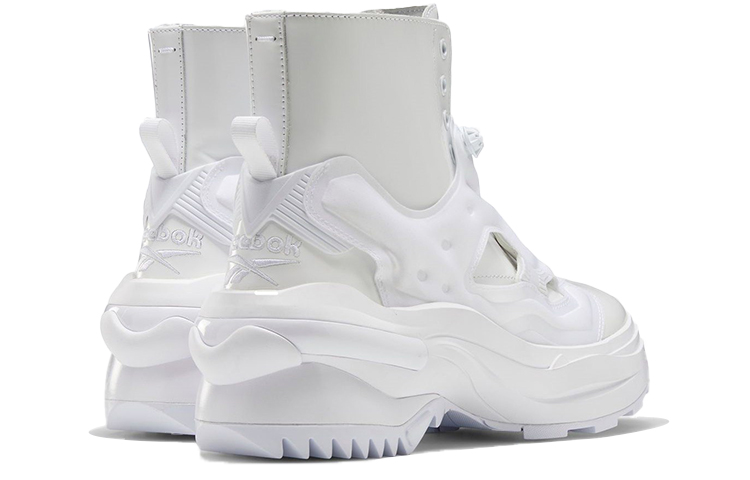 Shop MAISON MARGIELA x Reebok 足袋 INSTAPUMP FURY '白色' FZ0840