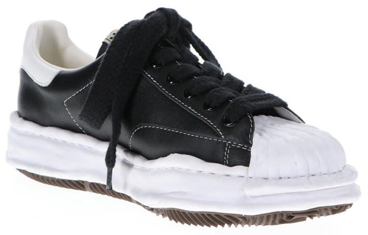 Lookbook Maison Mihara Yasuhiro Blakey OG Sole Kulit Rendah 'Hitam Putih' A06FW702
