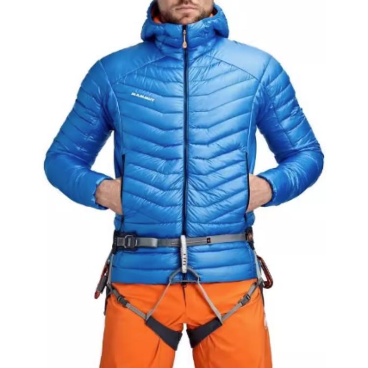 Shop MAMMUT Eigerjoch Chaqueta Acolchada con Capucha de Plumas. 1013-01620