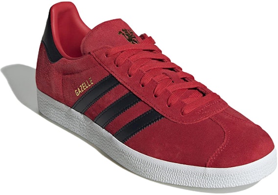 曼联 x 阿迪达斯 Gazelle '红黑' IE8503 Lookbook 曼联 x 阿迪达斯 Gazelle '红黑' IE8503