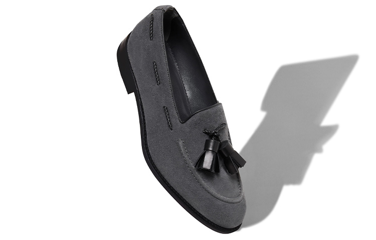 Manolo Blahnik Kid Suede Tassel Loafer 'Grey Black' 圖 3