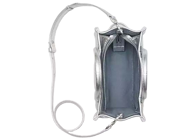 Lookbook マークジェイコブス メタリックスモールトートバッグ (シルバー)
