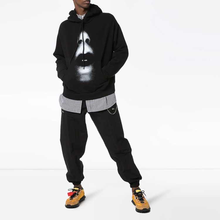 Lookbook Marcelo Burlon Hoodie Hitam dengan Rekaan Cetakan Mulut. CMBB064E196300231006