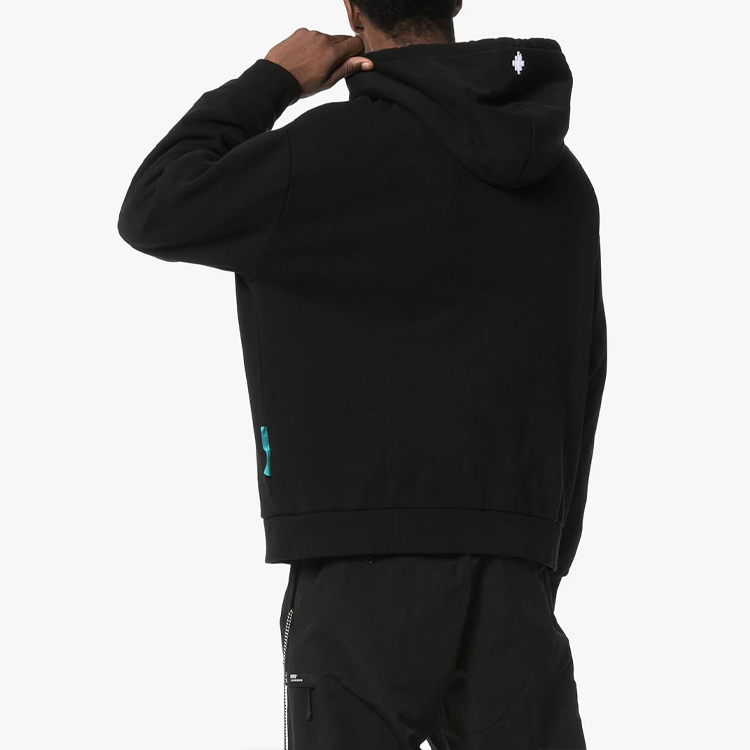 Purchase Marcelo Burlon Hoodie Hitam dengan Rekaan Cetakan Mulut. CMBB064E196300231006