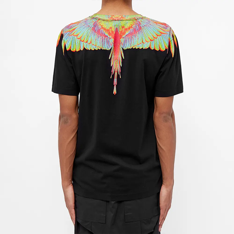 Shop Camiseta Marcelo Burlon Negra con Estampado de Alas Fluorescentes. CMAA018R20JER0081040