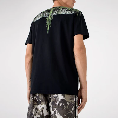 Marcelo Burlon Camiseta Negra con Diseño de Alas. CMAA018R20JER0191055 Purchase Marcelo Burlon Camiseta Negra con Diseño de Alas. CMAA018R20JER0191055