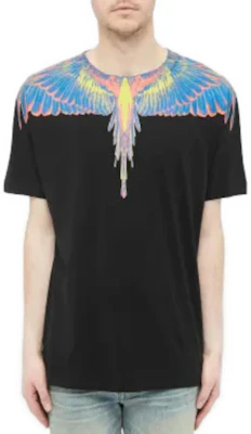 Camiseta Negra Marcelo Burlon con Estampado de Alas y Cuello Redondo. CMAA018S20JER0011084 Lookbook Camiseta Negra Marcelo Burlon con Estampado de Alas y Cuello Redondo. CMAA018S20JER0011084