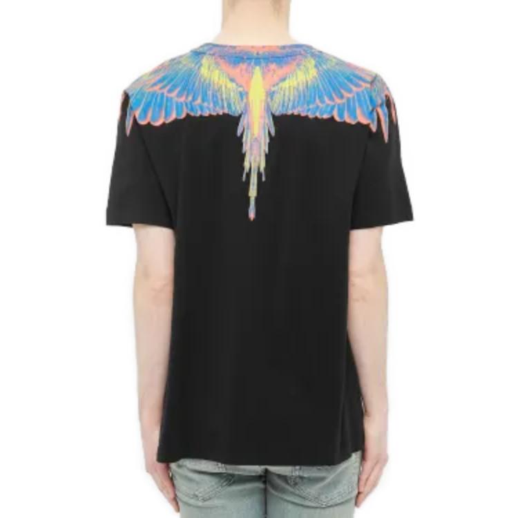 Shop Camiseta Negra Marcelo Burlon con Estampado de Alas y Cuello Redondo. CMAA018S20JER0011084