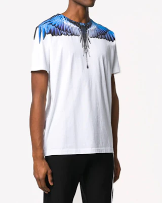Camiseta Blanca Marcelo Burlon con Estampado de Alas en Degradado Morado-Azul. CMAA018S20JER0010145 Lookbook Camiseta Blanca Marcelo Burlon con Estampado de Alas en Degradado Morado-Azul. CMAA018S20JER0010145