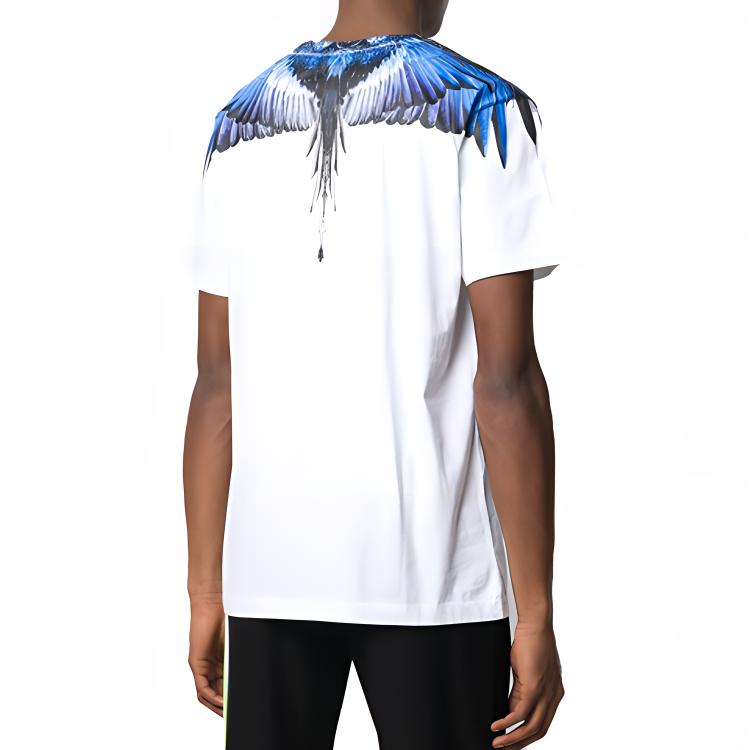 Sizing Camiseta Blanca Marcelo Burlon con Estampado de Alas en Degradado Morado-Azul. CMAA018S20JER0010145
