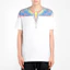 Lookbook Marcelo Burlon Camiseta Blanca con Estampado de Alas Rojas y Amarillas. CMAA018S20JER0010184