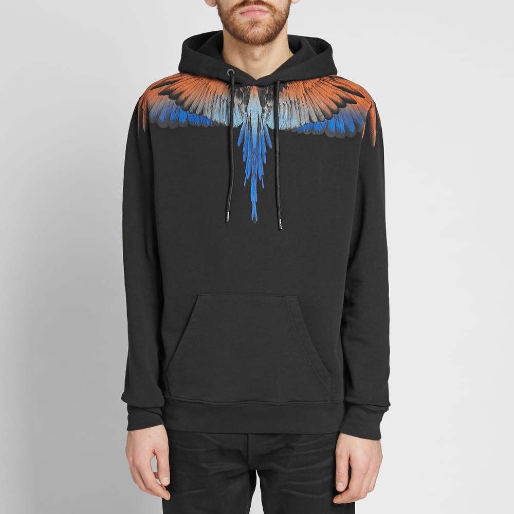 Shop Marcelo Burlon 翅膀图案连帽黑色卫衣套头衫. CMBB007R196300181018