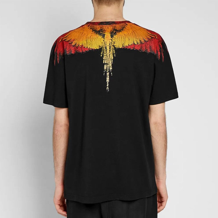 Shop Camiseta Negra Marcelo Burlon con Estampado de Alas Naranjas - Idea de Regalo CMAA018S190010231088