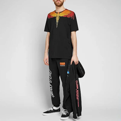 Camiseta Negra Marcelo Burlon con Estampado de Alas Naranjas - Idea de Regalo CMAA018S190010231088 Purchase Camiseta Negra Marcelo Burlon con Estampado de Alas Naranjas - Idea de Regalo CMAA018S190010231088