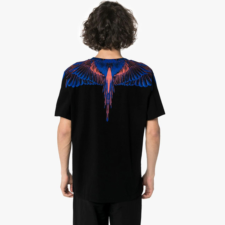 Shop Marcelo Burlon 男款黑色T恤紫藍漸層翅膀設計印花 CMAA018S20JER0011020