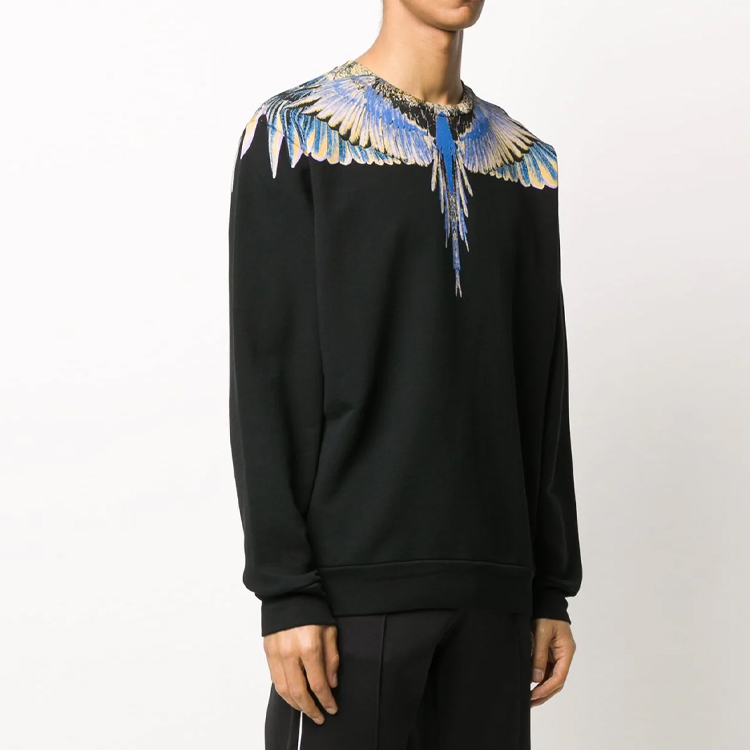 Lookbook Sudadera Negra con Estampado de Alas Marcelo Burlon County of Milan. CMBA009E20FLE0011030