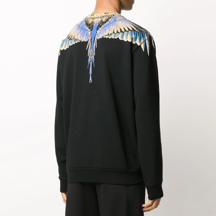 Shop Sudadera Negra con Estampado de Alas Marcelo Burlon County of Milan. CMBA009E20FLE0011030