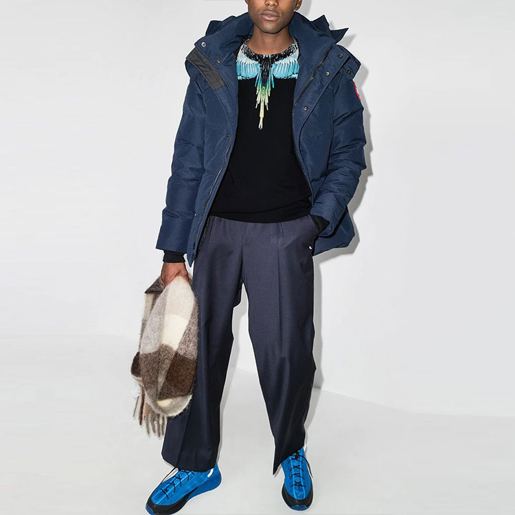 Lookbook Marcelo Burlon County of Milan FW21 Wings Logo Hitam Sweatshirt Pria. CMBA009F21FLE0011040