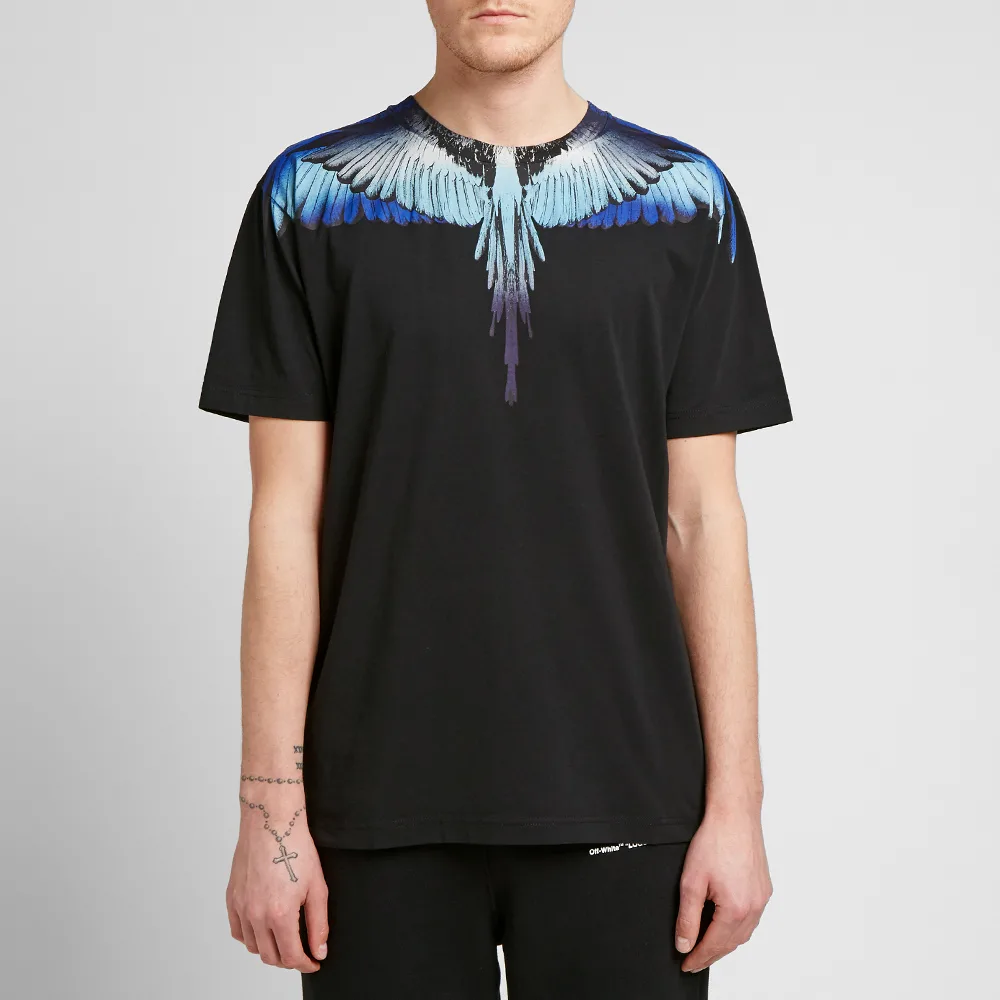 Lookbook Marcelo Burlon Kaos Hitam Gradient Blue Wings Print. CMAA018S190010211088