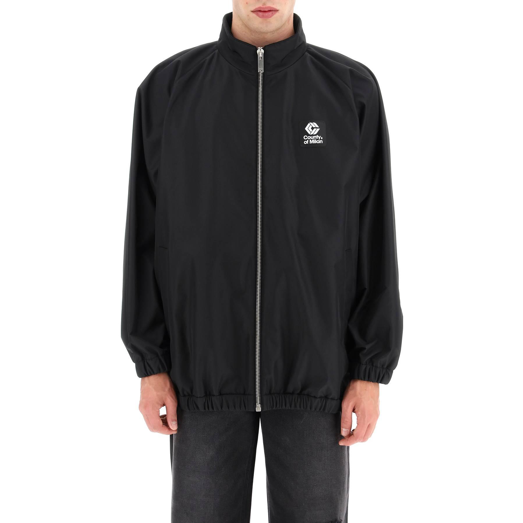 Lookbook Chaqueta Negra Marcelo Burlon Logo Estampado Cuello Alto Manga Larga CMEB043F22FAB0011028