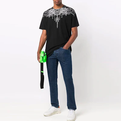 Camiseta Negra Marcelo Burlon SS21 con Patrón Geométrico Crewneck CMAA018F21JER0061001 Lookbook Camiseta Negra Marcelo Burlon SS21 con Patrón Geométrico Crewneck CMAA018F21JER0061001