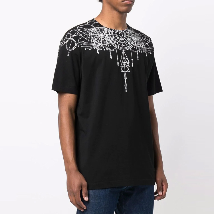 Shop Camiseta Negra Marcelo Burlon SS21 con Patrón Geométrico Crewneck CMAA018F21JER0061001