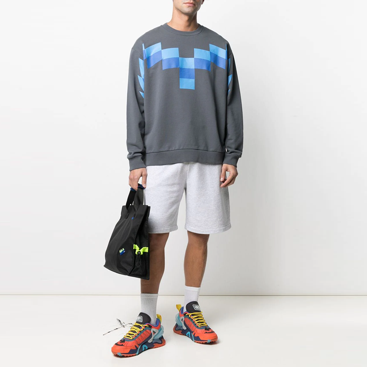 Lookbook Marcelo Burlon Logo Crewneck Sweatshirt Kelabu SS21. CMBA049R21FLE0014941