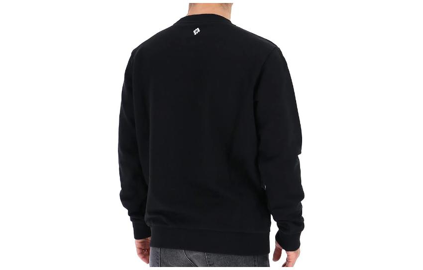 Lookbook Marcelo Burlon SS23 Baju Hitam Cetakan Huruf Lengan Panjang CMBA009E196300171088