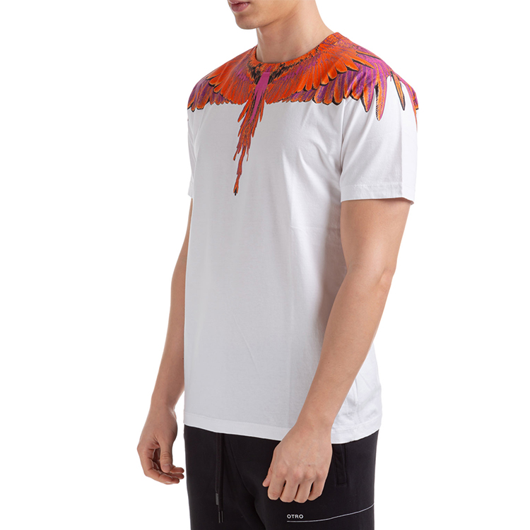 Purchase Camiseta Blanca Marcelo Burlon con Alas Degradadas en Morado para Hombre. CMAA018R20JER0040125